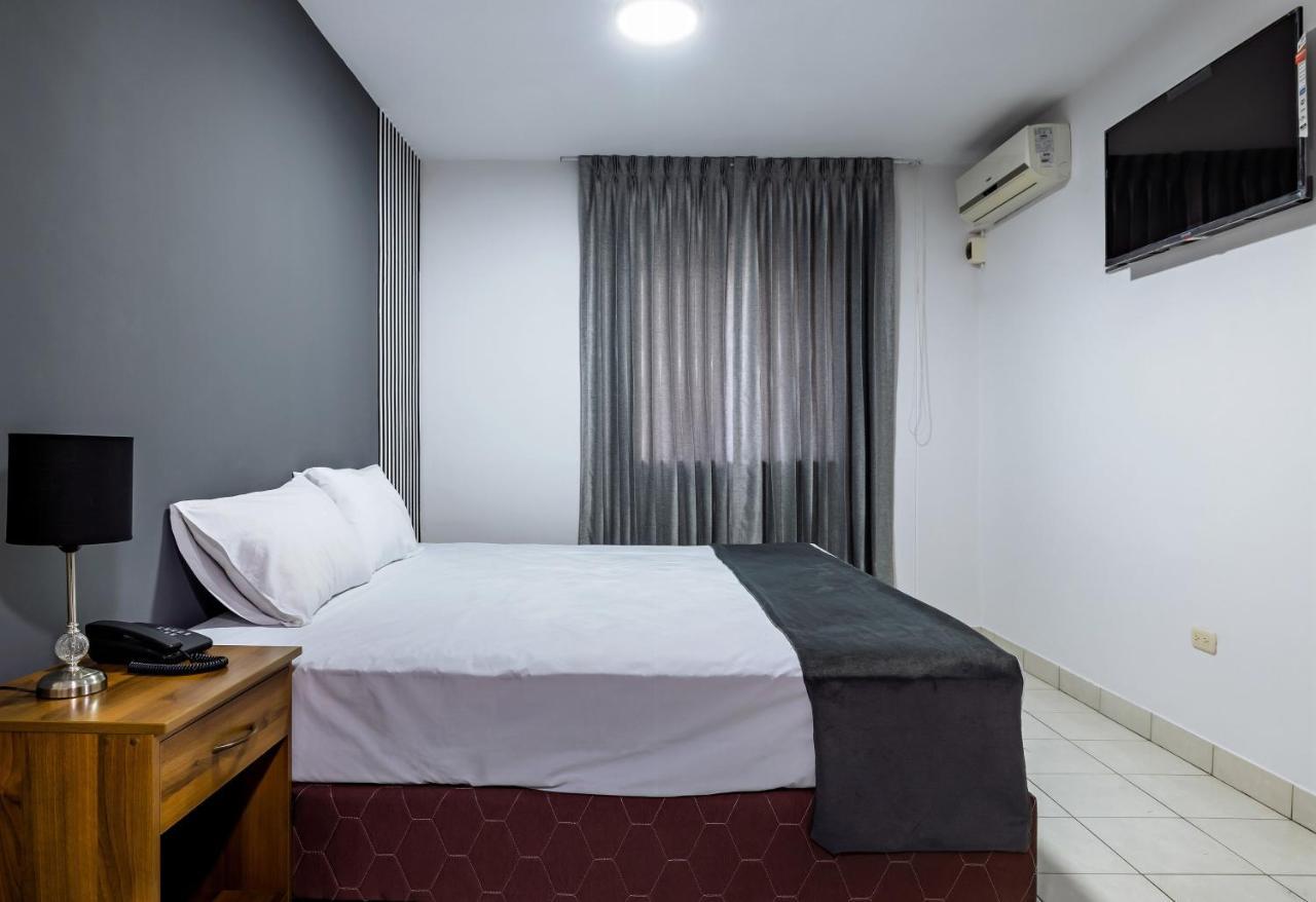 Hotel Taurus Пиура Екстериор снимка